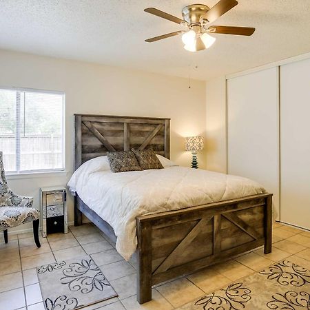 Sunny San Antonio Home With Backyard And Patio! ภายนอก รูปภาพ