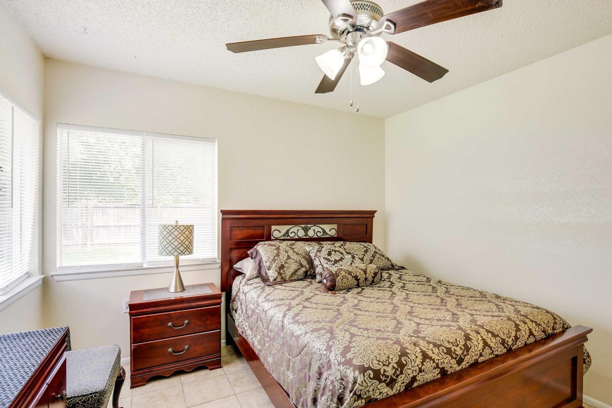 Sunny San Antonio Home With Backyard And Patio! ภายนอก รูปภาพ