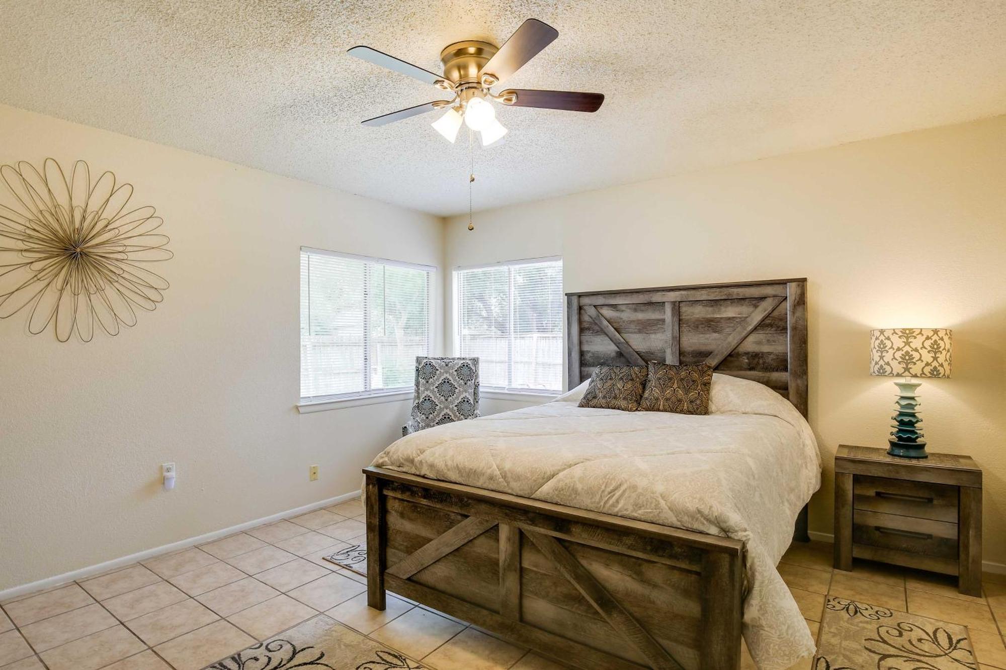 Sunny San Antonio Home With Backyard And Patio! ภายนอก รูปภาพ
