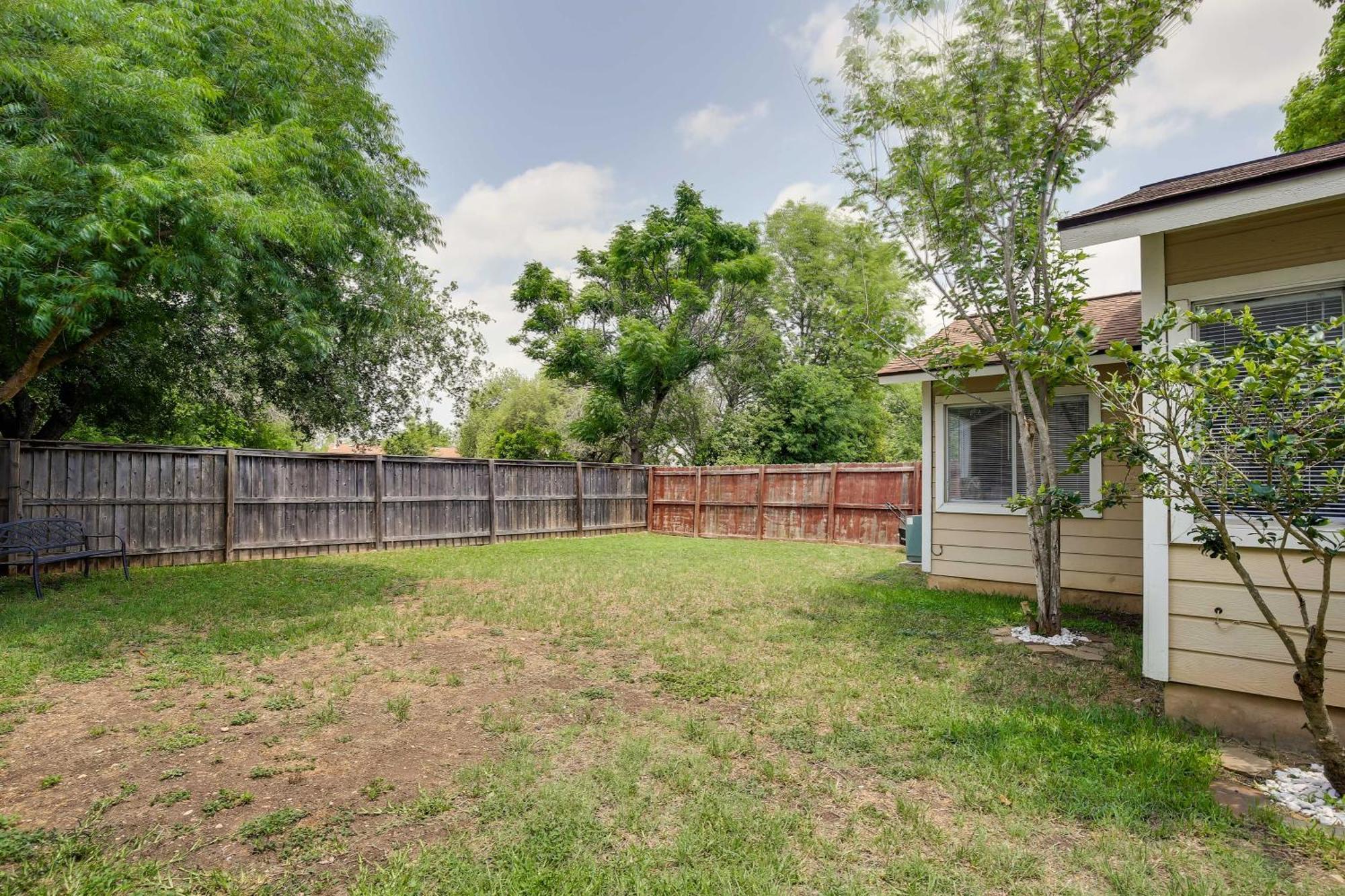 Sunny San Antonio Home With Backyard And Patio! ภายนอก รูปภาพ